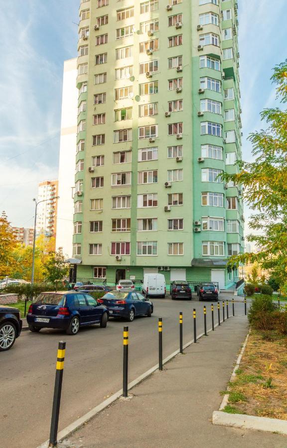 квартиры по улице феодосийская, 1-а Apartment Kyiv